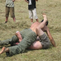 Grasworstelen - Scouts en Gidsen Zaventem 